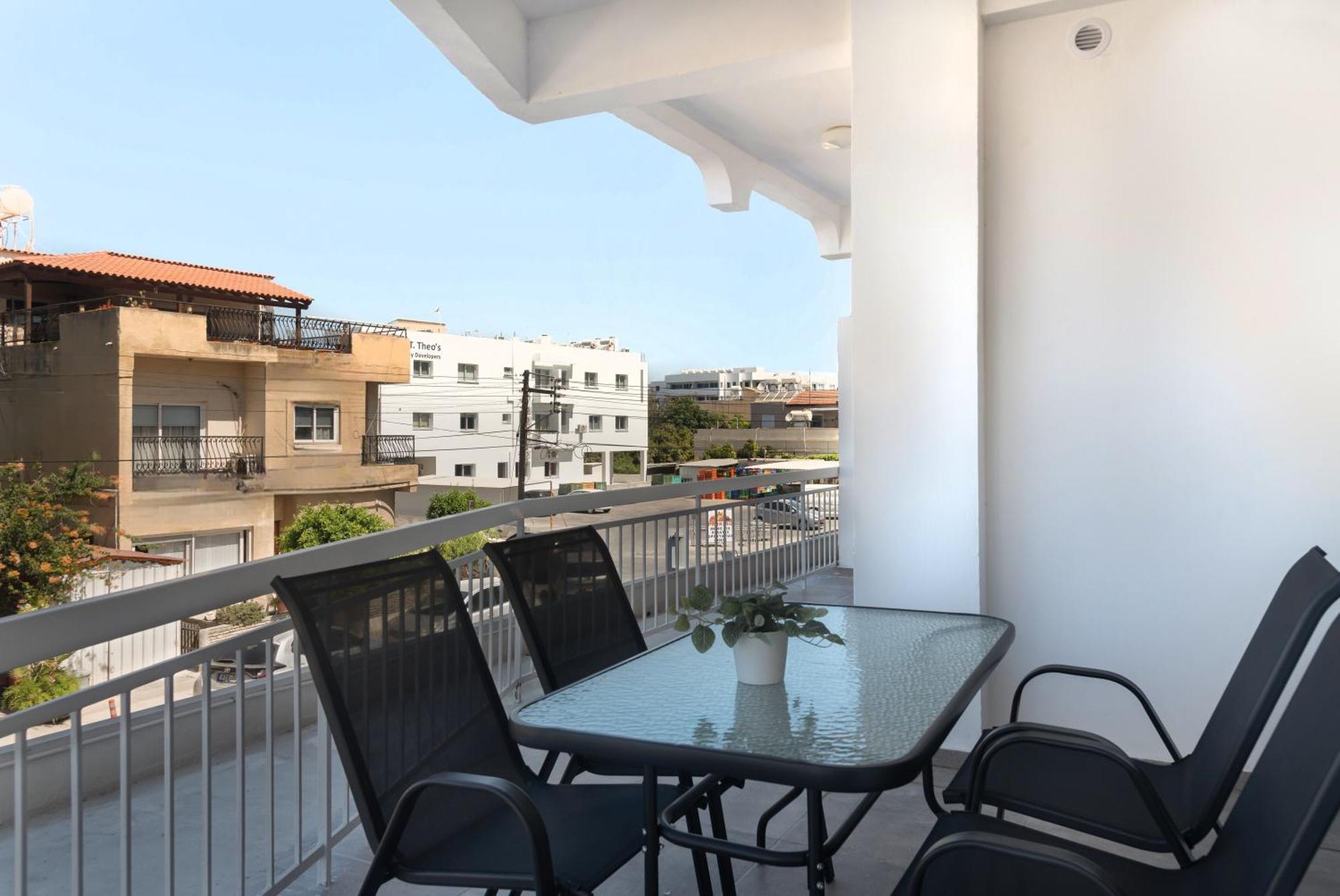 Phaedrus Living City Breeze Residences Finesse Larnaca Extérieur photo